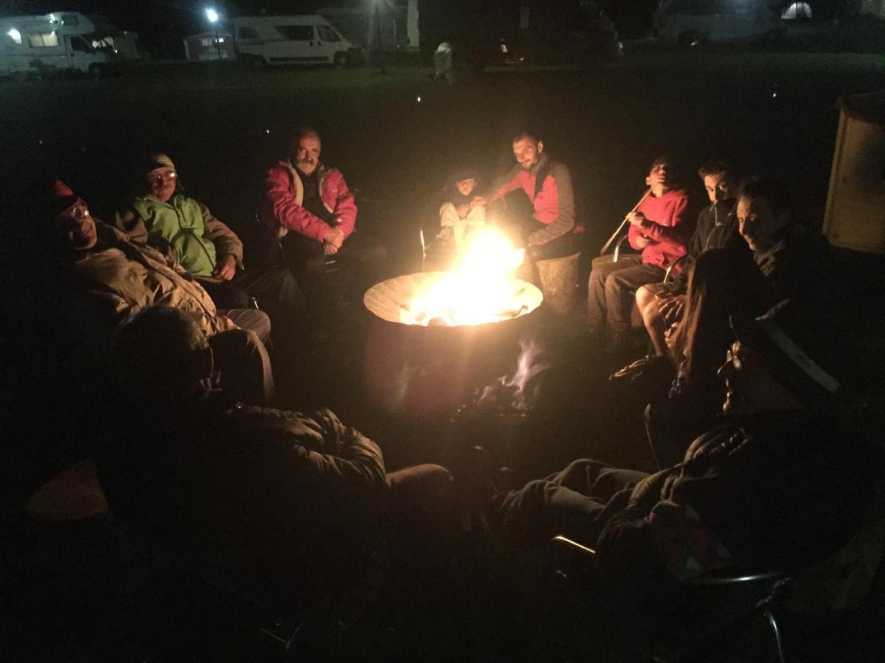 Hobo Camping กูร์มาเยอร์ ภายนอก รูปภาพ